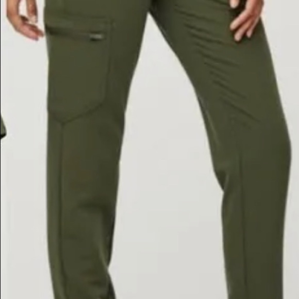 FIGS OLIVE GREEN LIMITED EDITION ZAMORA JOGGERS SCUB BOTTOMS IN XL-TALL